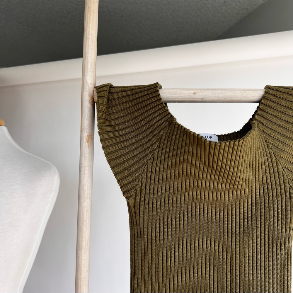 SOLD ❌ OLIVE GREEN RIBBED OFF THE SHOULDER CROP TOP - Picture 2 of 5